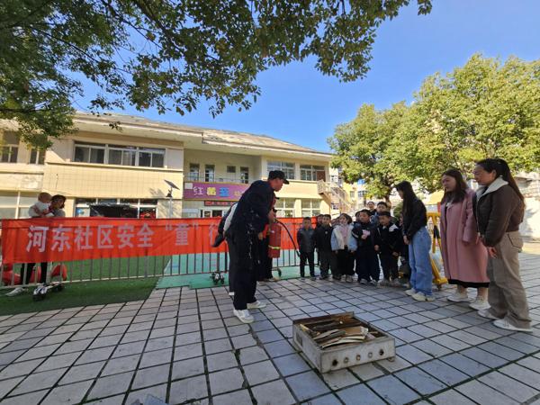 謝家集區李郢孜鎮河東社區婦聯(lián)開(kāi)展安全“童”行消防演練活動(dòng)